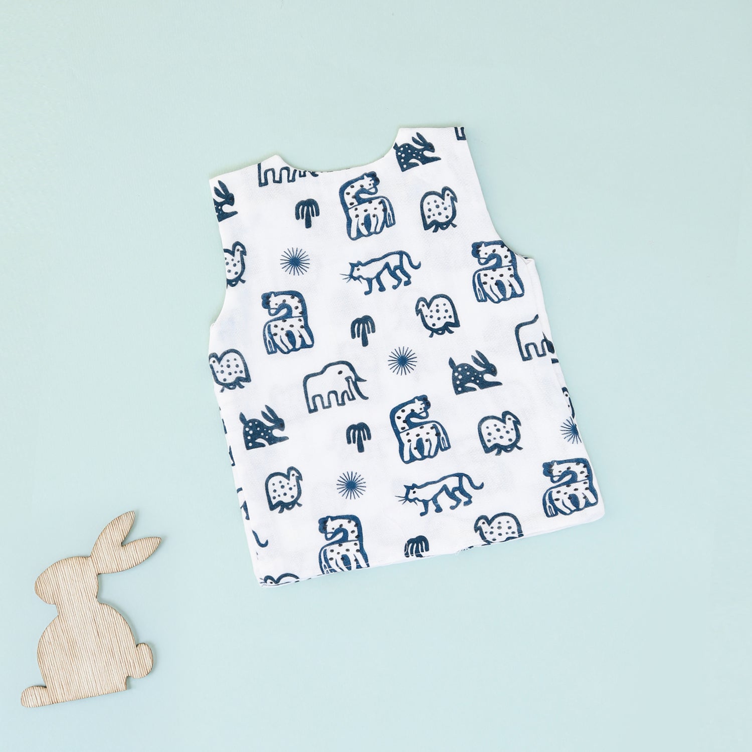 Blue Jungle Shoulder Button Jabla